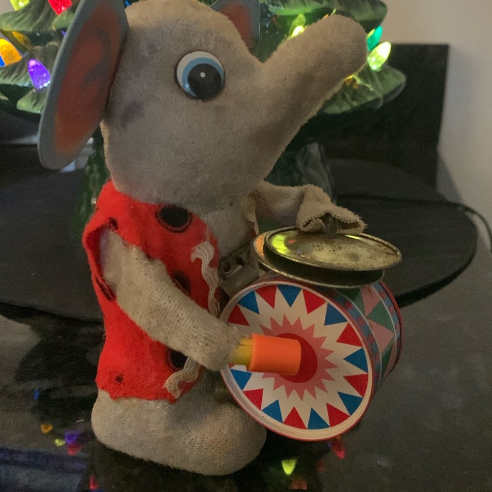 Vintage Mechanical Wind Up Drum
Playing Elephant / Japan Toy
Works